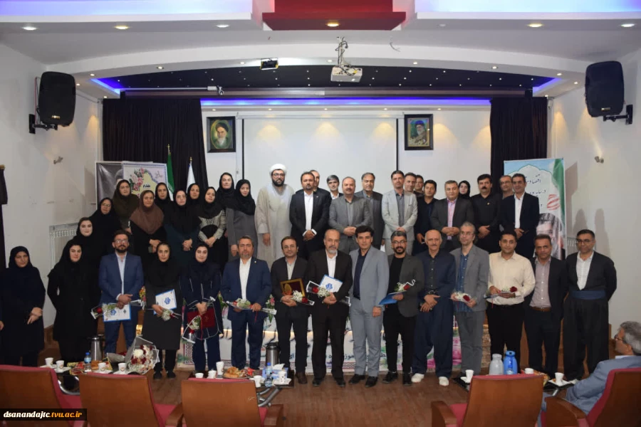 ❇️در آیین تجلیل از اساتید سرآمد آموزشی دانشکده ملی مهارت دختران سنندج 4