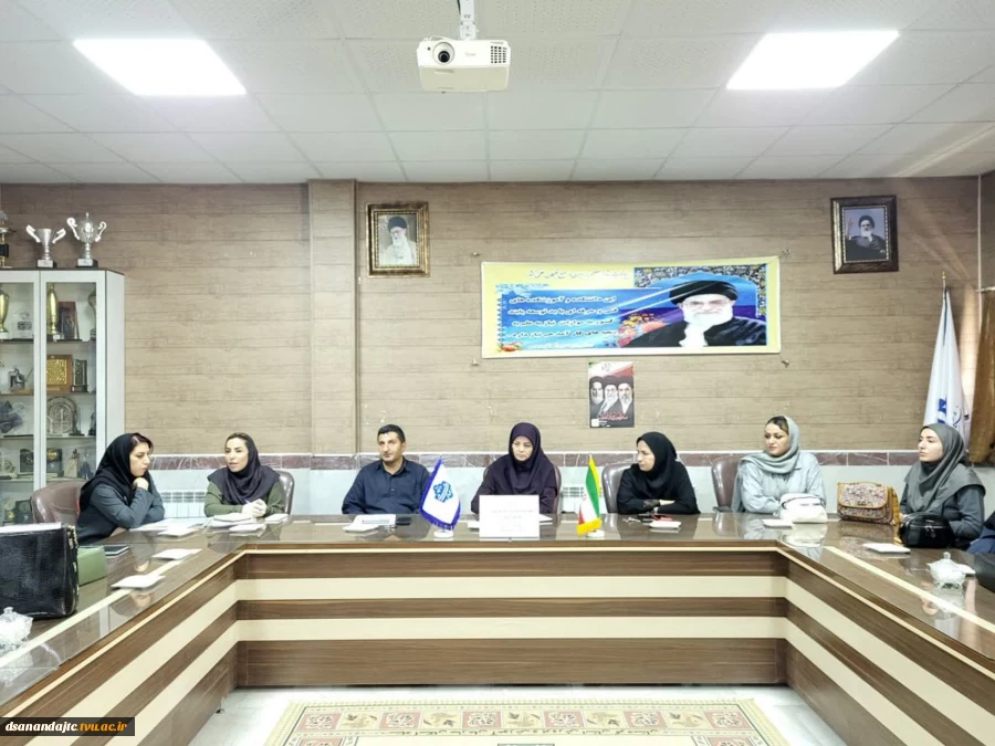 جلسه هم اندیشی با اساتید رشته های طراحی لباس و طراحی و دوخت یکشنبه ۲۸ تیرماه ۱۴۰۵ در سالن جلسات آموزشکده دختران سنندج برگزارشد.  4